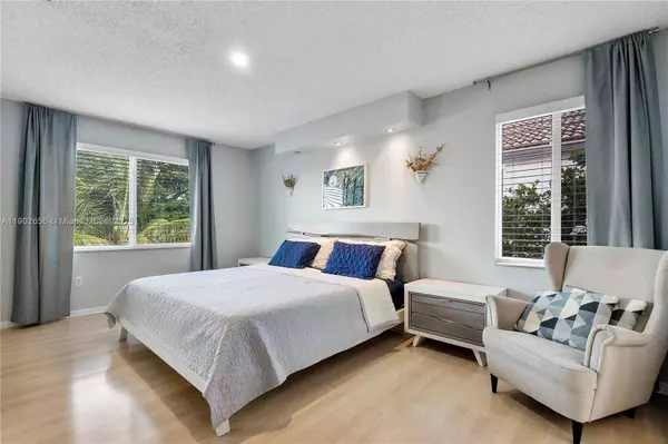 236 NW 118th Dr, Coral Springs, FL 33071