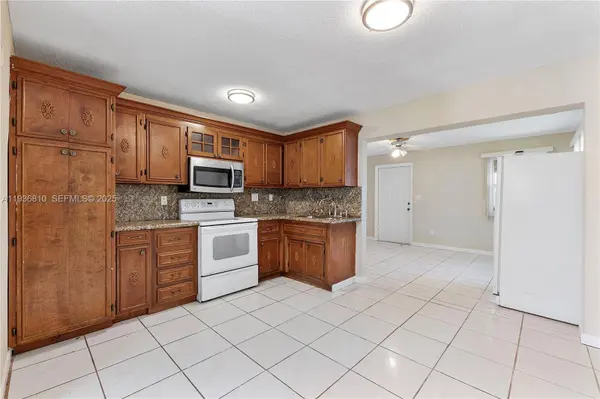 5010 NW 51st St, Tamarac, FL 33319