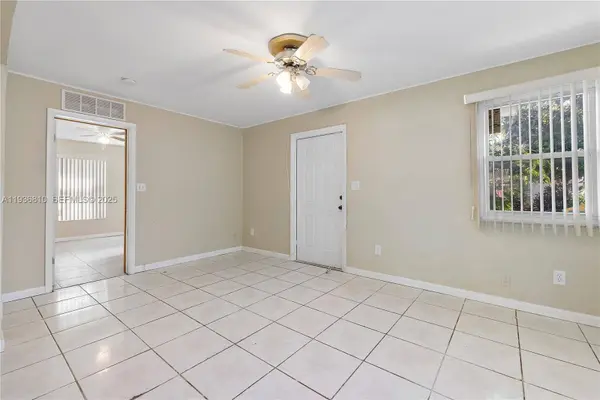 5010 NW 51st St, Tamarac, FL 33319