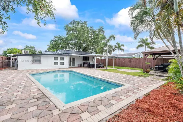 6810 Douglas St, Hollywood, FL 33024