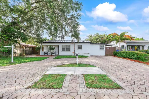 6810 Douglas St, Hollywood, FL 33024