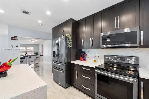 6810 Douglas St, Hollywood, FL 33024