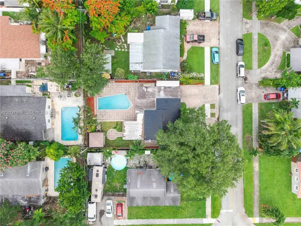 6810 Douglas St, Hollywood, FL 33024