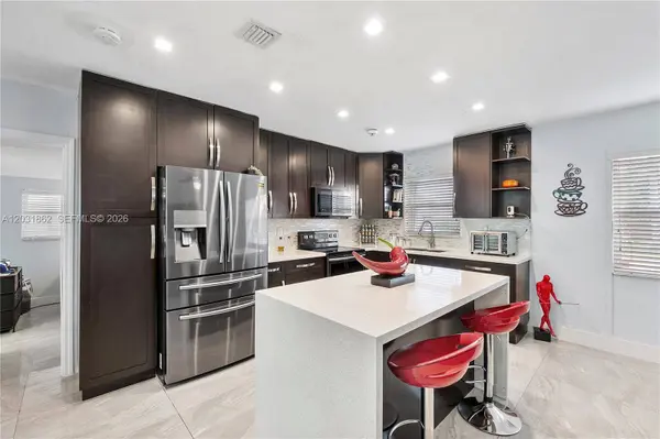 6810 Douglas St, Hollywood, FL 33024