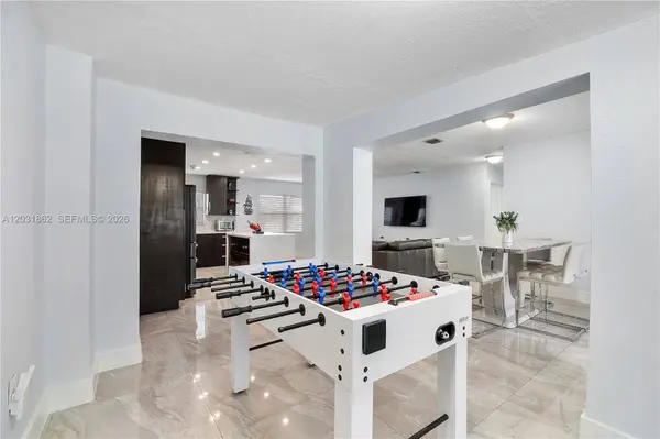 6810 Douglas St, Hollywood, FL 33024