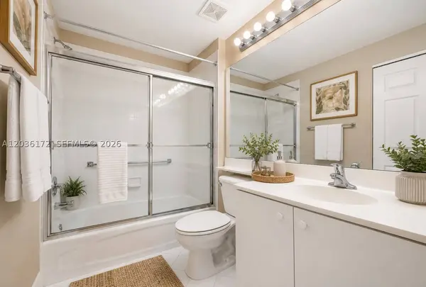 7715 Yardley Dr #212, Tamarac, FL 33321
