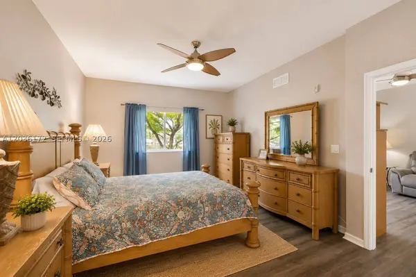 7715 Yardley Dr #212, Tamarac, FL 33321
