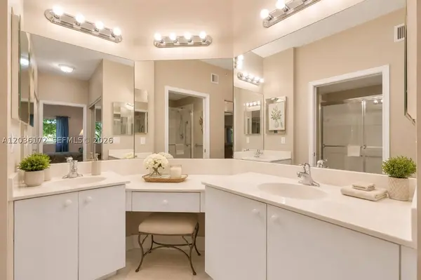 7715 Yardley Dr #212, Tamarac, FL 33321