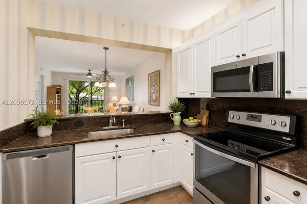 7715 Yardley Dr #212, Tamarac, FL 33321