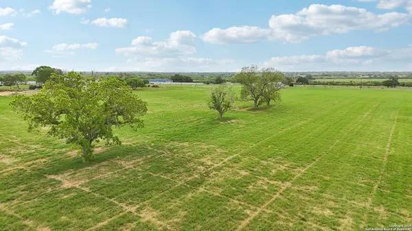 12885 LA VERNIA RD, St Hedwig, TX 78152