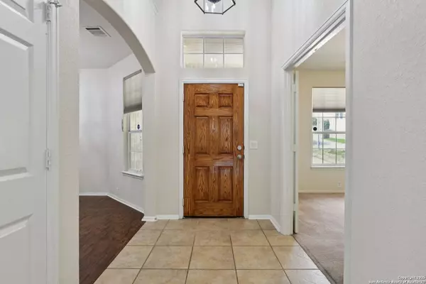 8203 Setting Moon, San Antonio, TX 78255