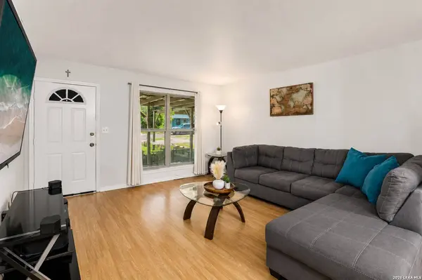 4802 Castle Brg, San Antonio, TX 78218