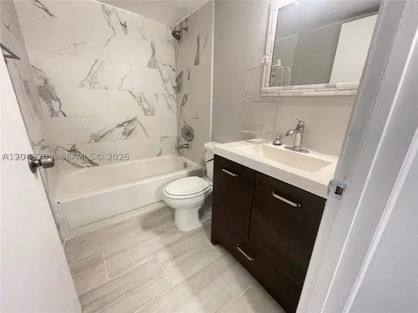 1740 NW N River Dr #517, Miami, FL 33125