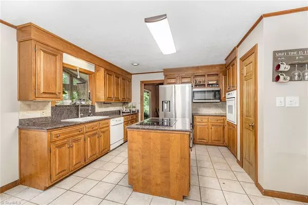 210 Apollo DR, Mount Airy, NC 27030