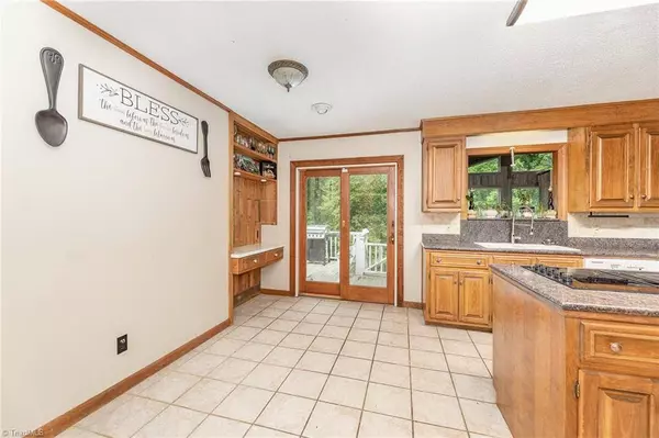 210 Apollo DR, Mount Airy, NC 27030