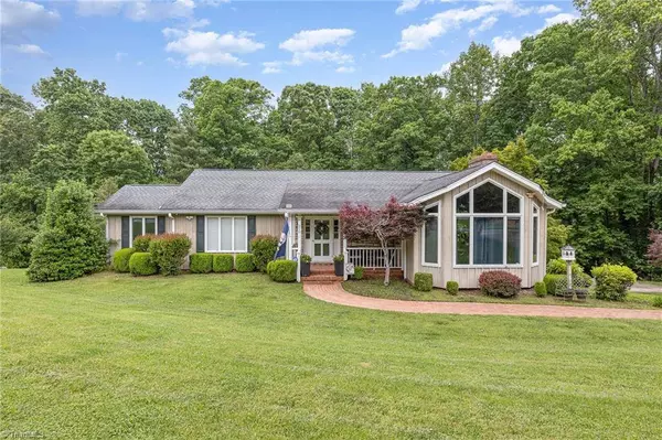 210 Apollo DR, Mount Airy, NC 27030