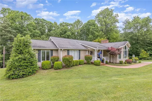 210 Apollo DR, Mount Airy, NC 27030