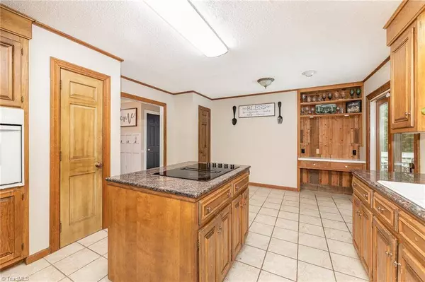 210 Apollo DR, Mount Airy, NC 27030