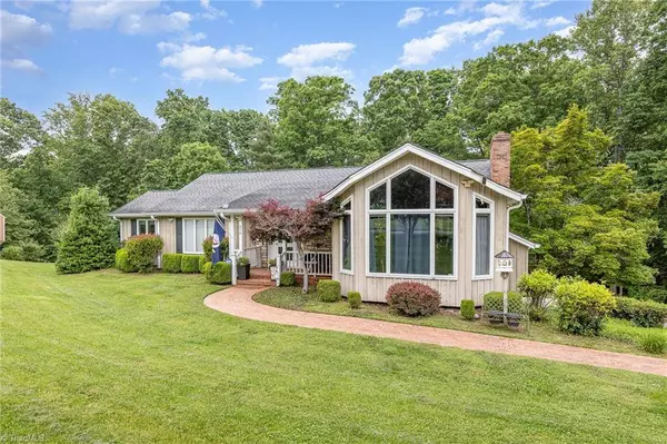 210 Apollo DR, Mount Airy, NC 27030