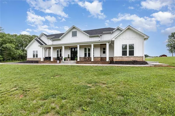 138 Arthur Needham RD, Pilot Mountain, NC 27041