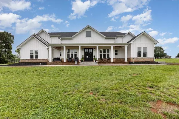 138 Arthur Needham RD, Pilot Mountain, NC 27041