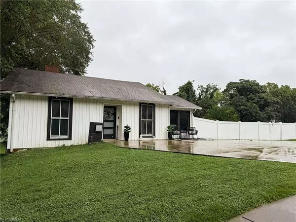 144 W Elm ST, Mount Airy, NC 27030