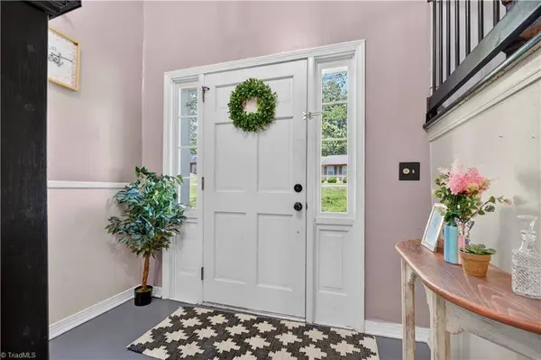 648 Knollwood DR, Mount Airy, NC 27030