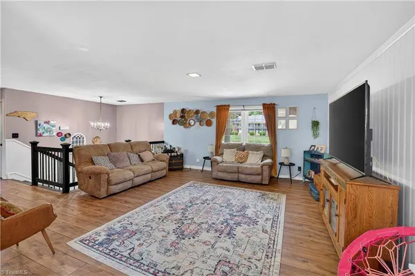 648 Knollwood DR, Mount Airy, NC 27030