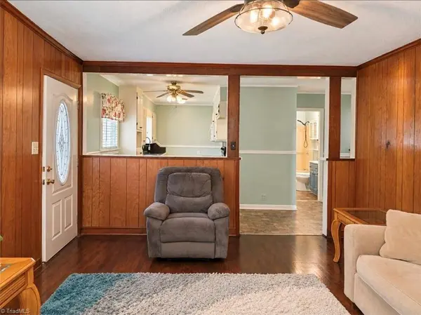 1013 Frank ST, Mount Airy, NC 27030