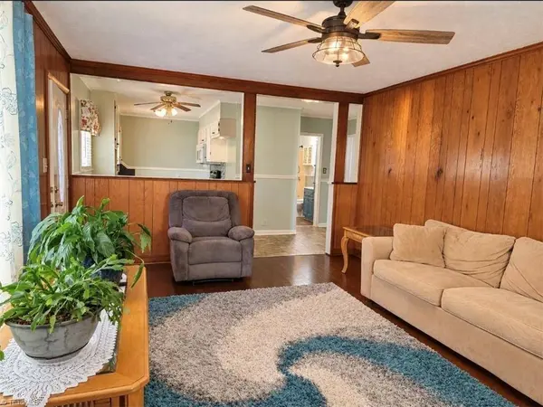 1013 Frank ST, Mount Airy, NC 27030