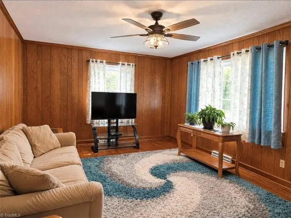 1013 Frank ST, Mount Airy, NC 27030