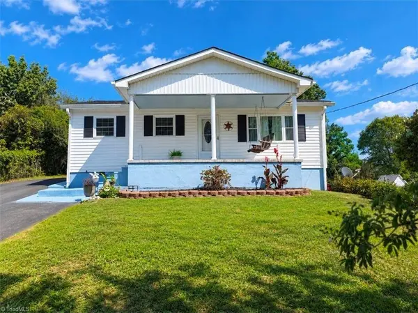1013 Frank ST, Mount Airy, NC 27030