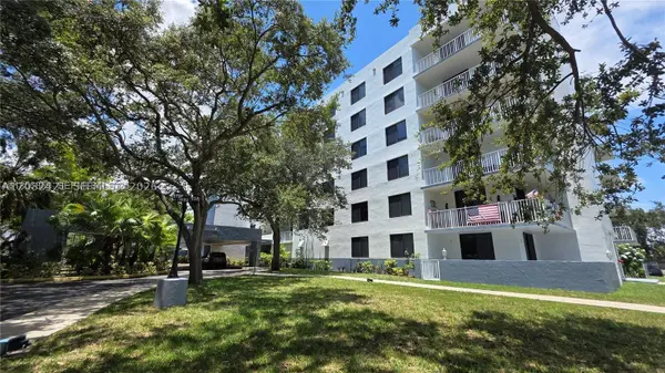 901 Hillcrest Dr #215, Hollywood, FL 33021