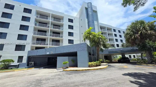 901 Hillcrest Dr #215, Hollywood, FL 33021