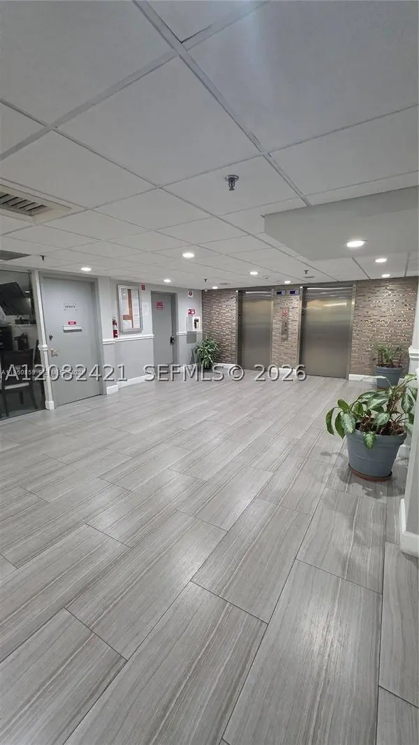 901 Hillcrest Dr #215, Hollywood, FL 33021