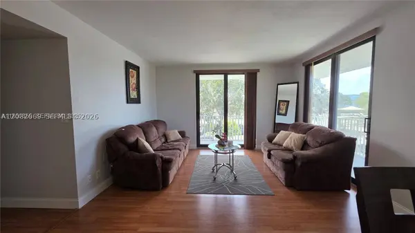 901 Hillcrest Dr #215, Hollywood, FL 33021