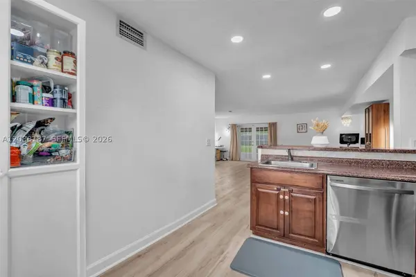 2771 NW 47th Ln #2905, Lauderdale Lakes, FL 33313
