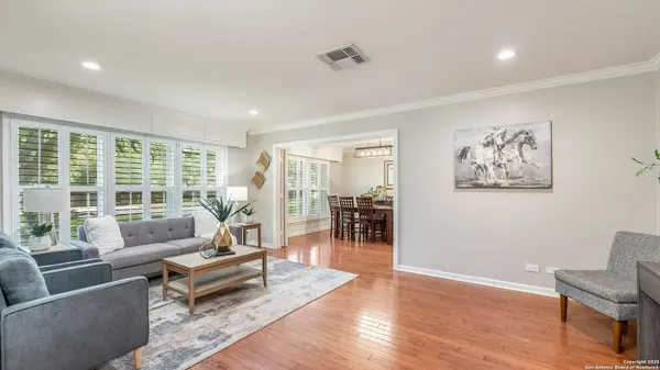511 Country Ln, San Antonio, TX 78209