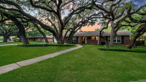 511 Country Ln, San Antonio, TX 78209
