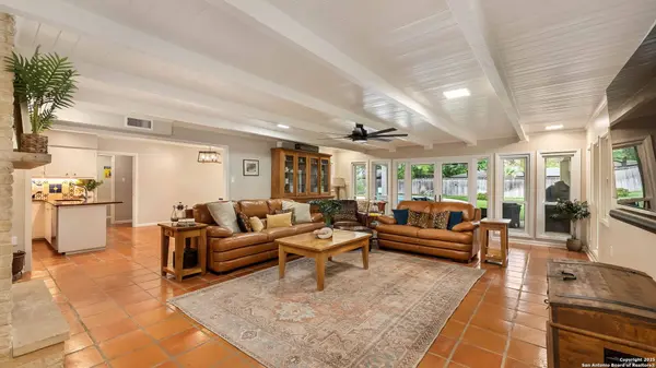 511 Country Ln, San Antonio, TX 78209