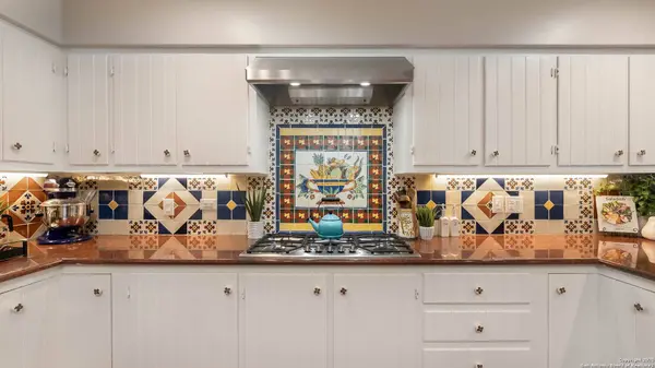 511 Country Ln, San Antonio, TX 78209