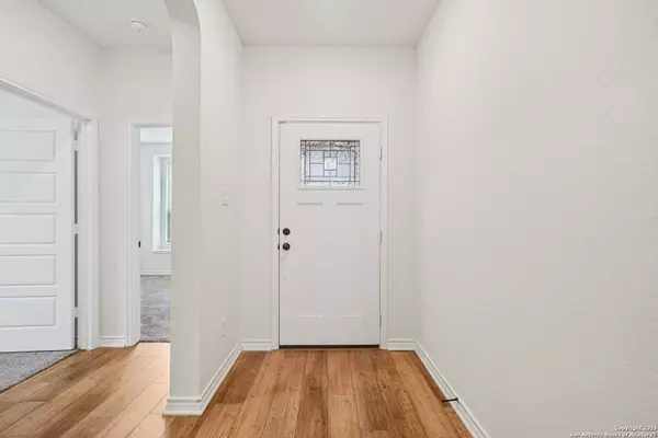 5222 Wolf Bane, San Antonio, TX 78261