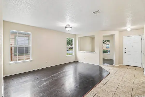 407 Amberdale Oak, San Antonio, TX 78249