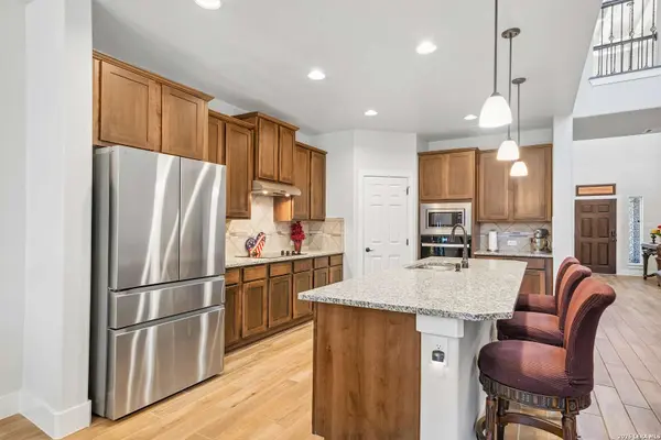 2564 AYERS DR, Seguin, TX 78155