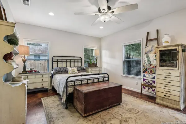 464 S WASHINGTON AVENUE, New Braunfels, TX 78130