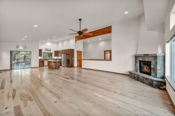 10237 Winter Creek Loop, Truckee, NV 96161