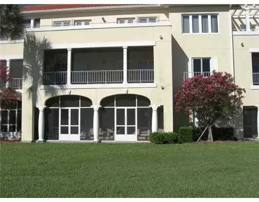 5060 Harmony CIR #105, Vero Beach, FL 32967