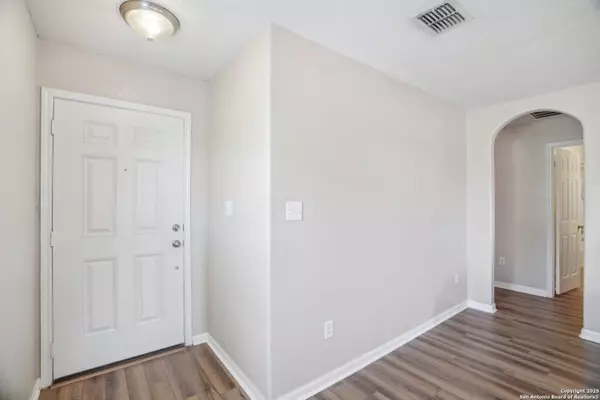 6530 Luckey Tree, San Antonio, TX 78252