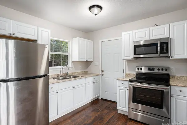 305 Kneupper, Converse, TX 78109