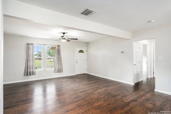 305 Kneupper, Converse, TX 78109